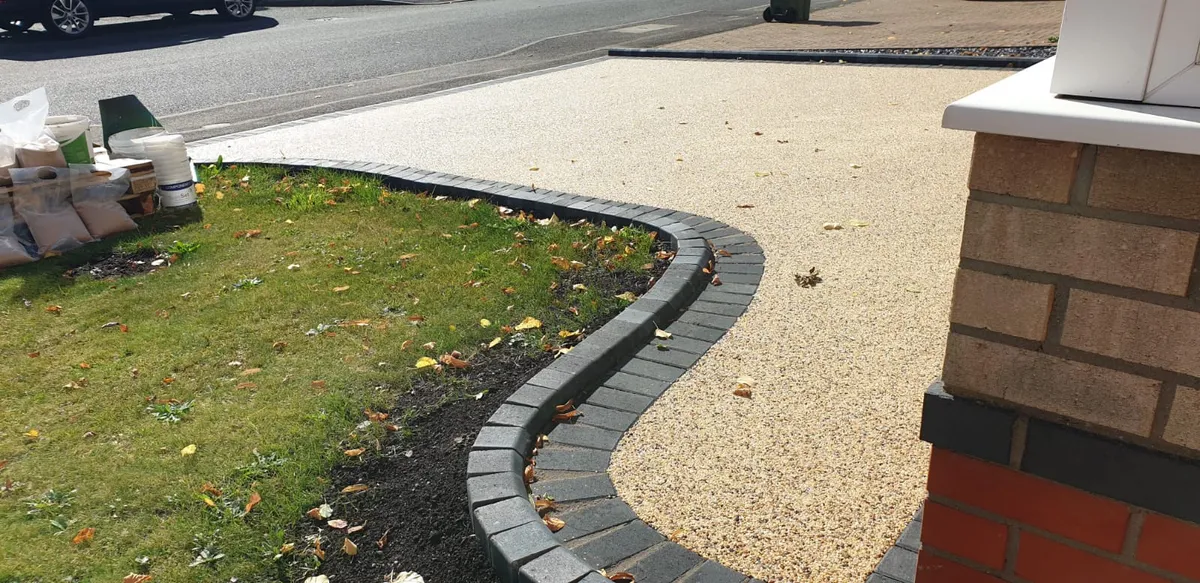 Golden resin path with curved block edging
