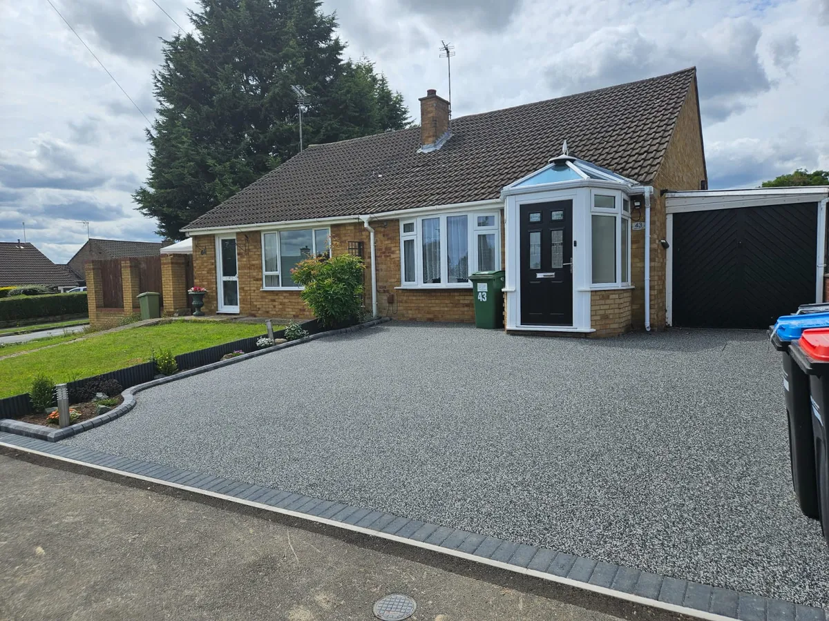 C 07 grey resin driveway at a bungalow